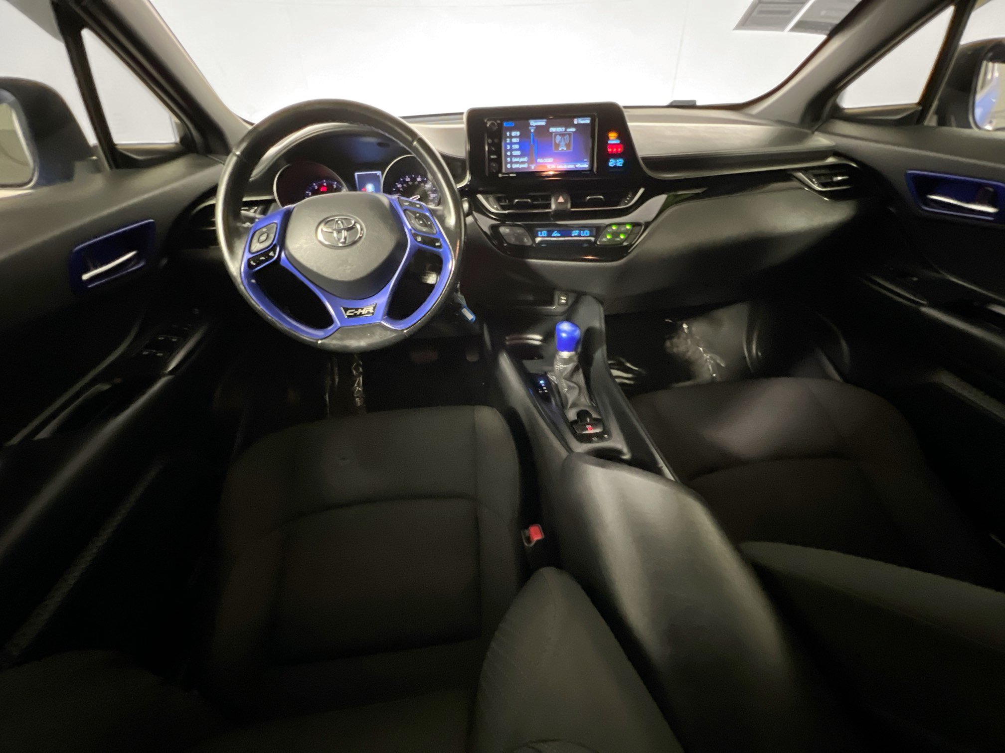Used 2018 Toyota C-HR XLE FWD image 28