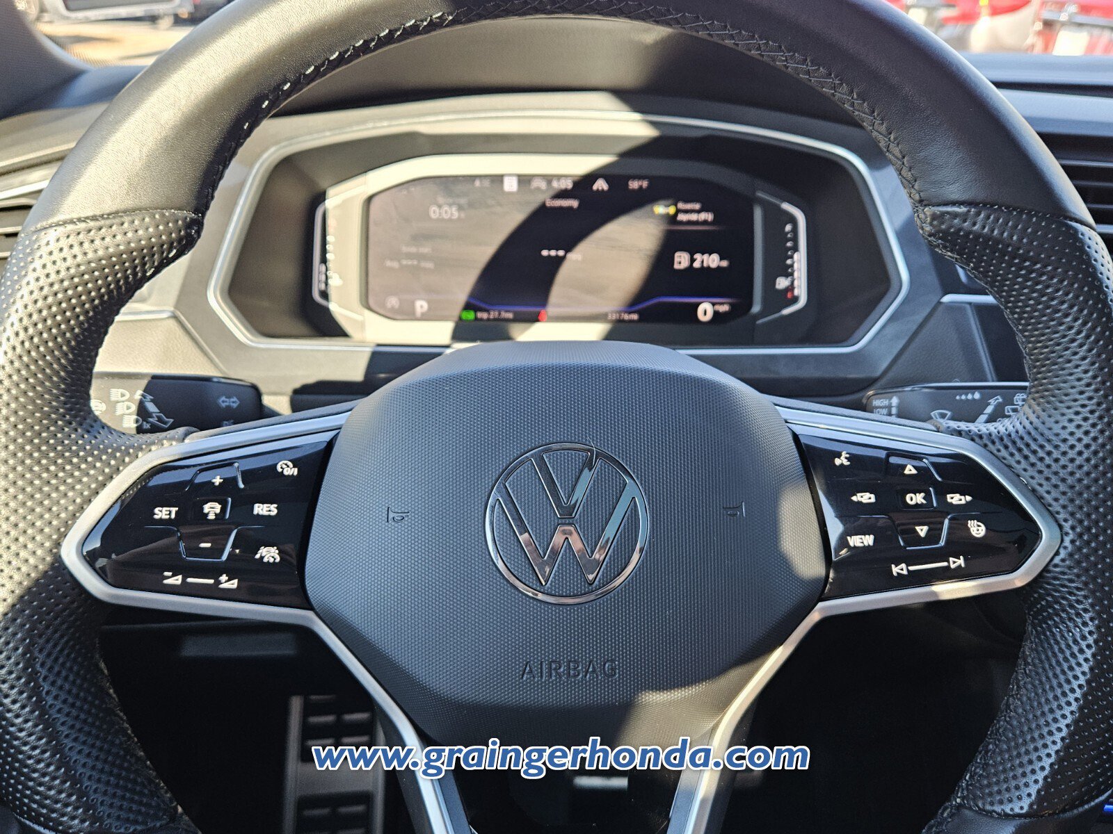 Used 2022 Volkswagen Tiguan SEL R-Line image 18