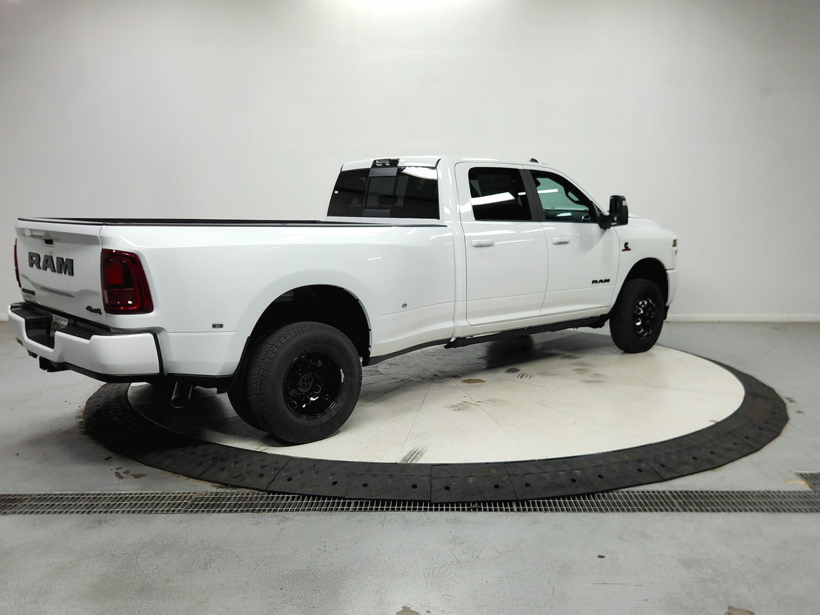New 2026 RAM 3500 Laramie AWD/4WD image 8