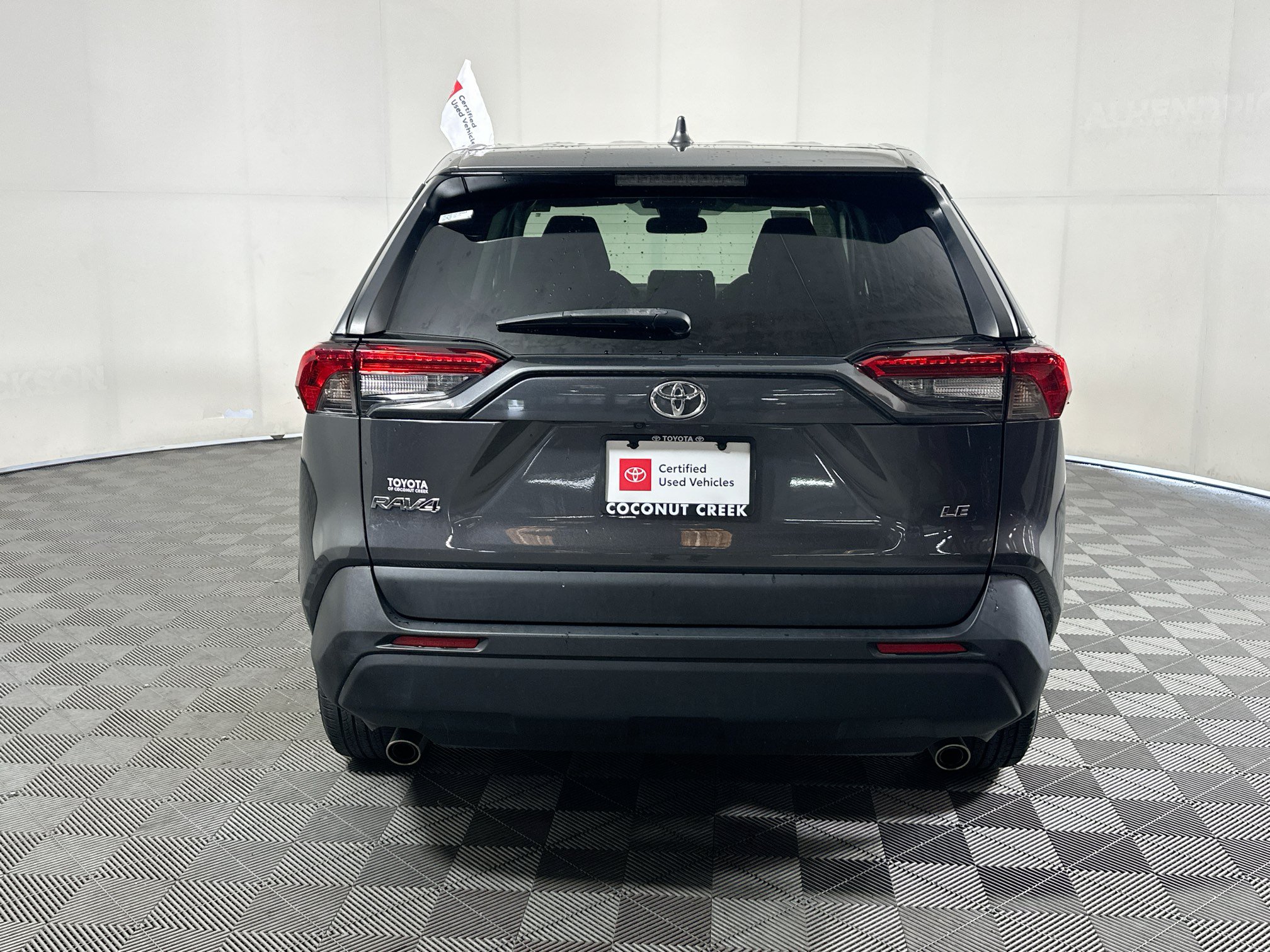 Used 2023 Toyota RAV4 LE FWD image 4