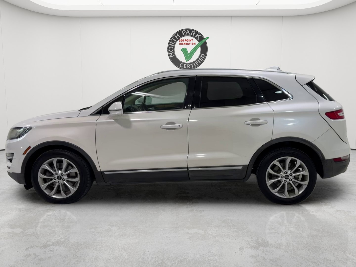 Used 2015 Lincoln MKC FWD w/ Equipment Group 101A Select image 2