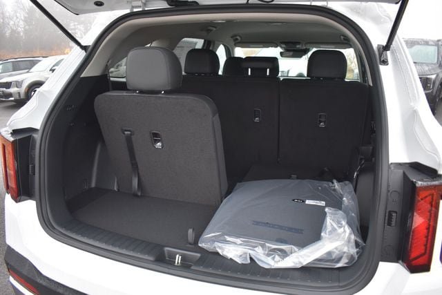 New 2026 Kia Sorento S FWD image 17