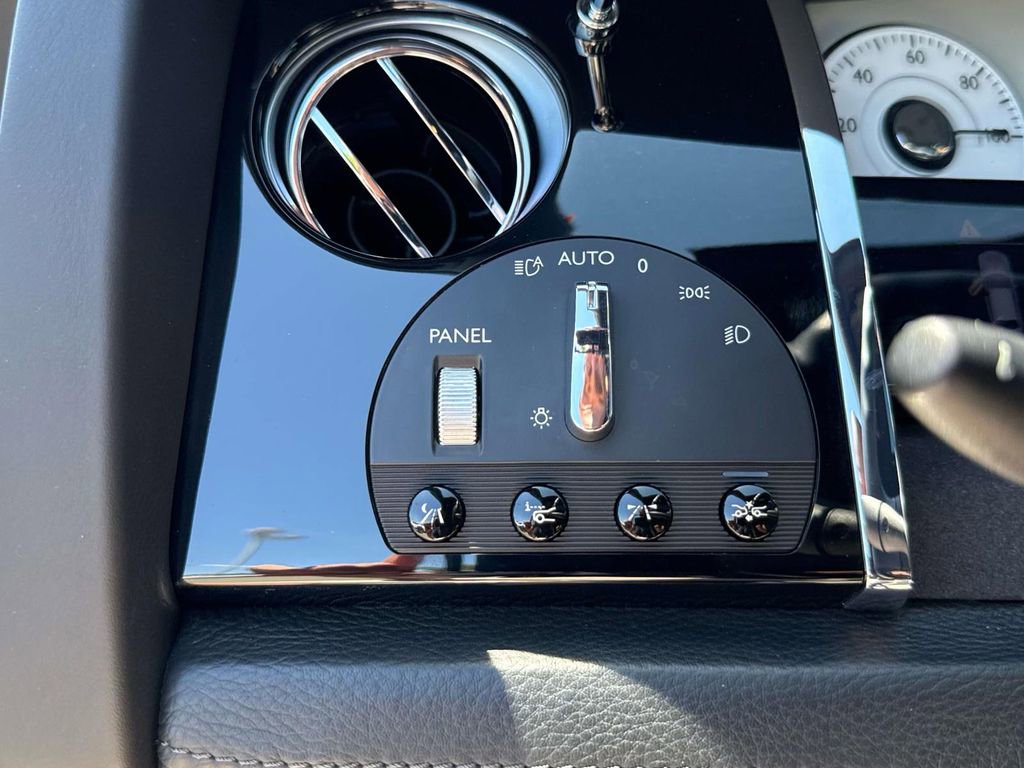 Used 2013 Rolls-Royce Ghost RWD image 21