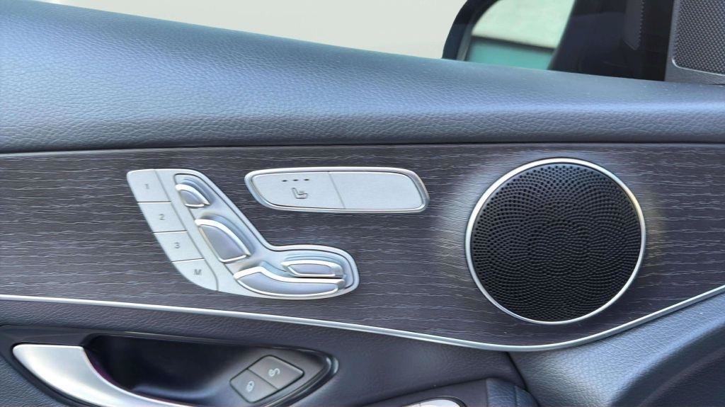 Used 2021 Mercedes-Benz GLC 300 4MATIC image 21