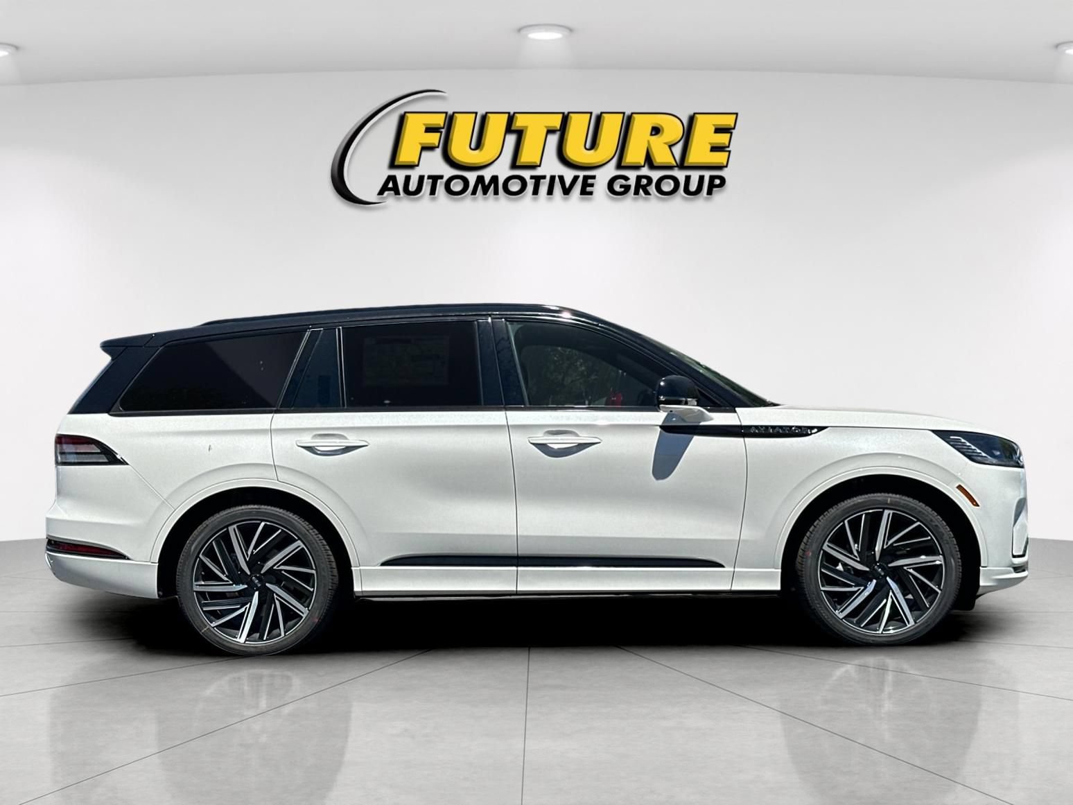 New 2026 Lincoln Aviator Black Label w/ Black Label Special Edition AWD/4WD image 2