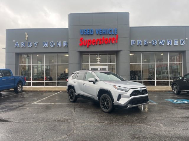 Used 2022 Toyota RAV4 SE image 1