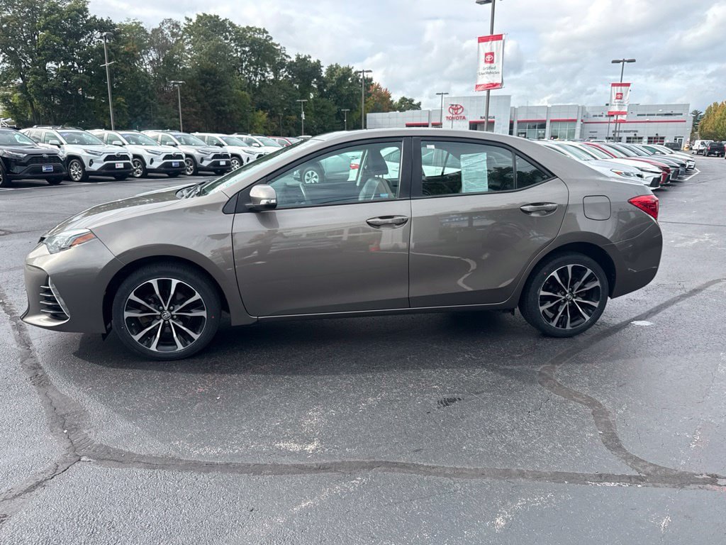 Certified 2017 Toyota Corolla SE w/ SE Premium Package FWD image 3