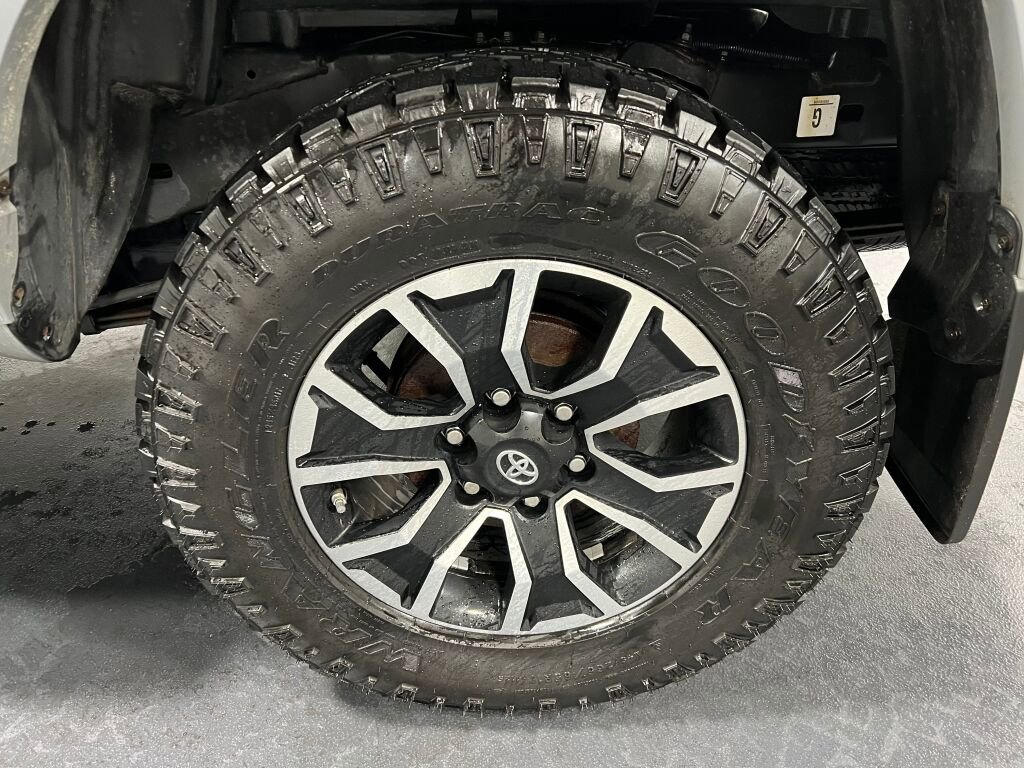 Used 2020 Toyota Tacoma TRD Sport image 13