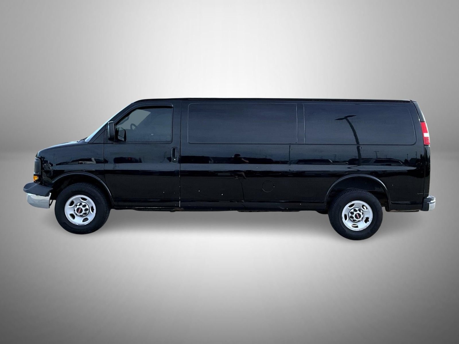 Used 2016 GMC Savana 3500 Extended RWD image 6