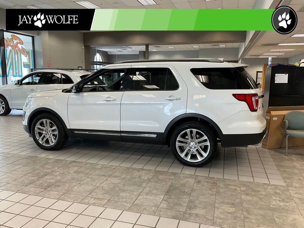 Used 2016 Ford Explorer XLT w/ Equipment Group 202A FWD image 4