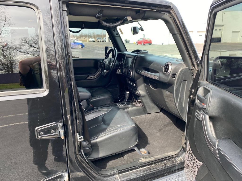 Used 2018 Jeep Wrangler Unlimited Sahara AWD/4WD image 12