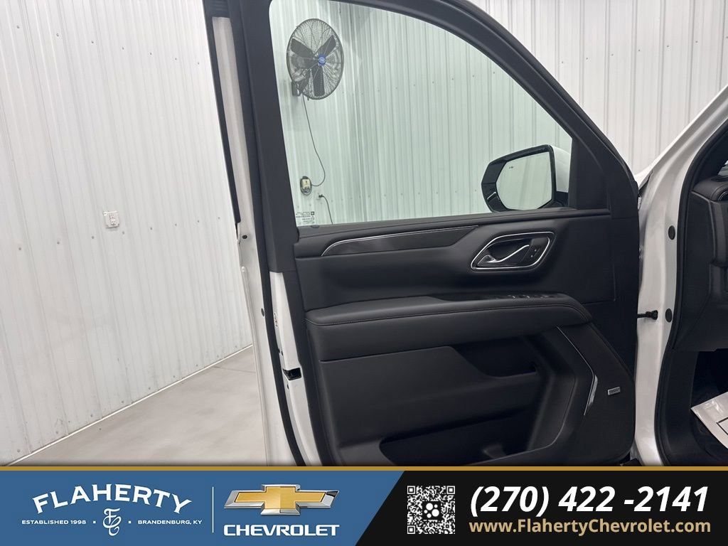 Used 2024 GMC Yukon AT4 w/ Technology Package image 8