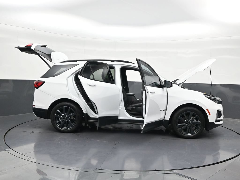 Used 2023 Chevrolet Equinox RS w/ RS Leather Package FWD image 32