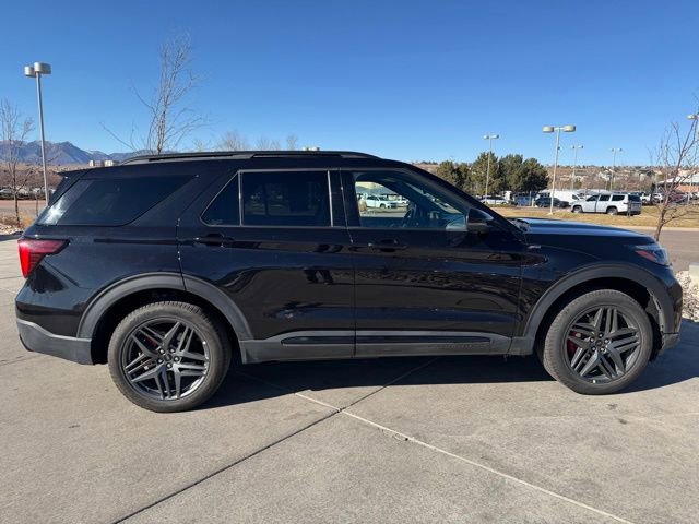 Used 2025 Ford Explorer ST-Line w/ ST-Line Street Pack image 9