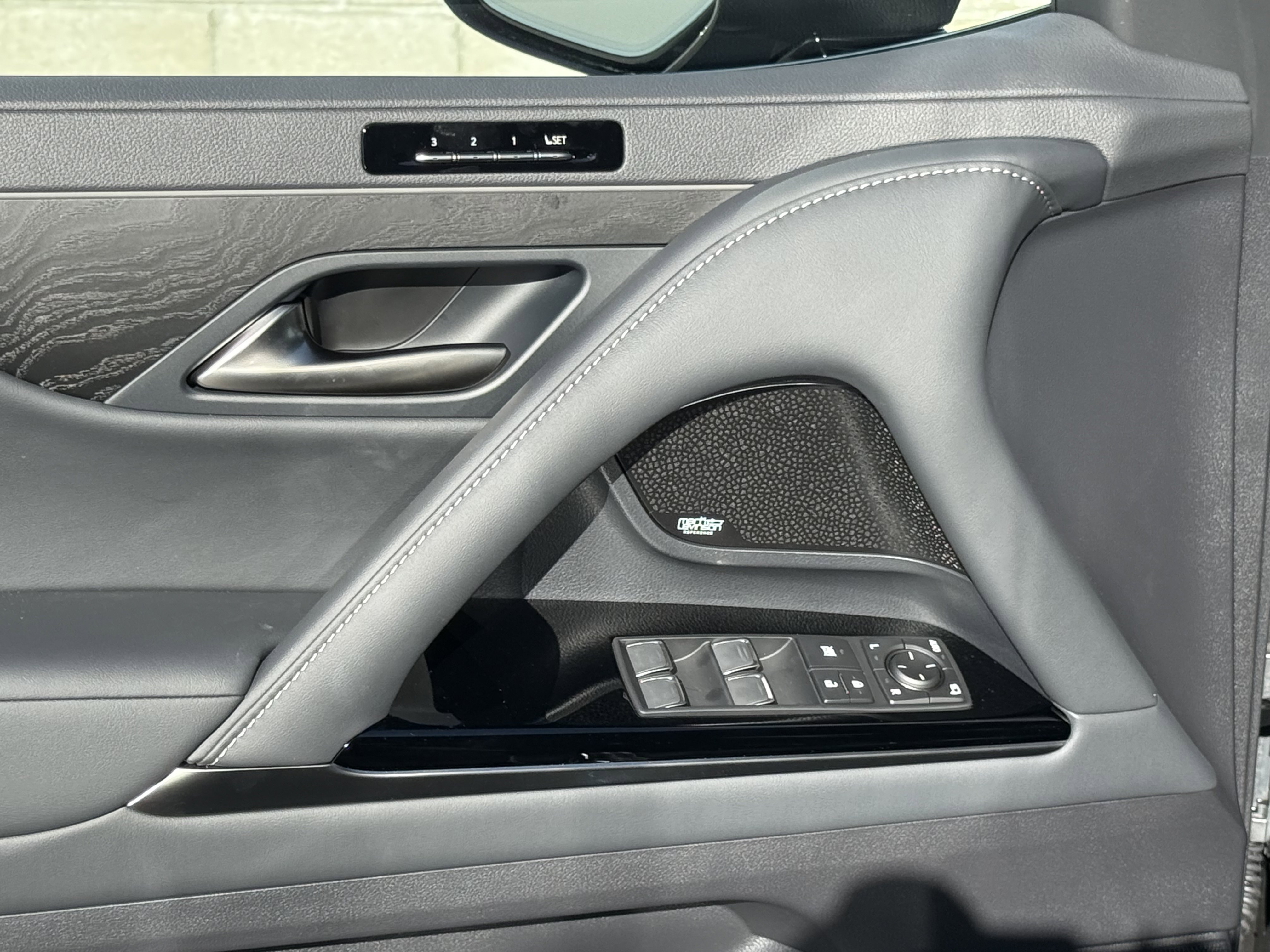 New 2026 Lexus LX 700h Luxury image 17