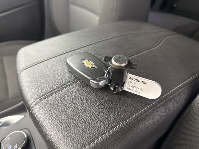 Used 2023 Chevrolet Traverse LT image 29
