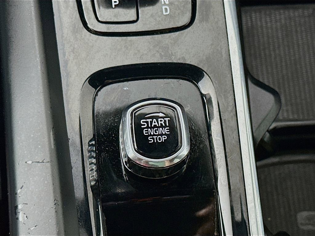 Used 2023 Volvo XC60 B5 Plus image 28