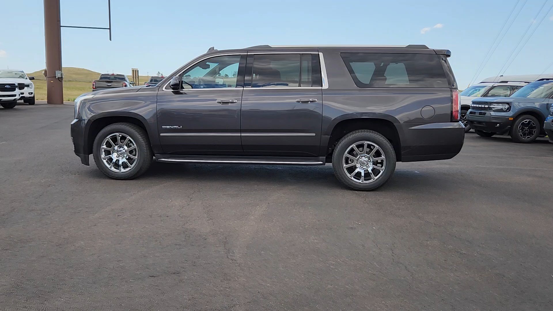 Used 2017 GMC Yukon XL Denali w/ Open Road Package AWD/4WD image 2