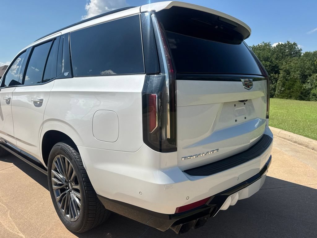 Certified 2023 Cadillac Escalade V w/ Heavy-Duty Trailer Package AWD/4WD image 3