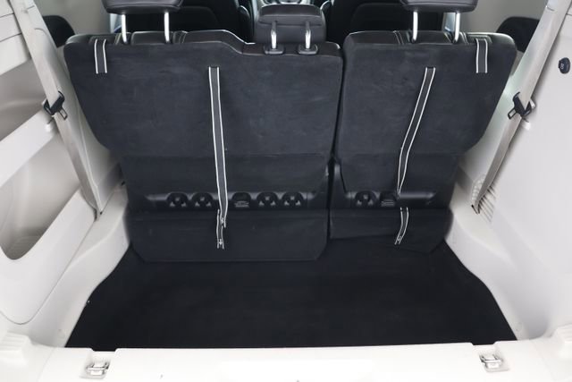 Used 2023 Chrysler Pacifica Touring-L FWD image 21