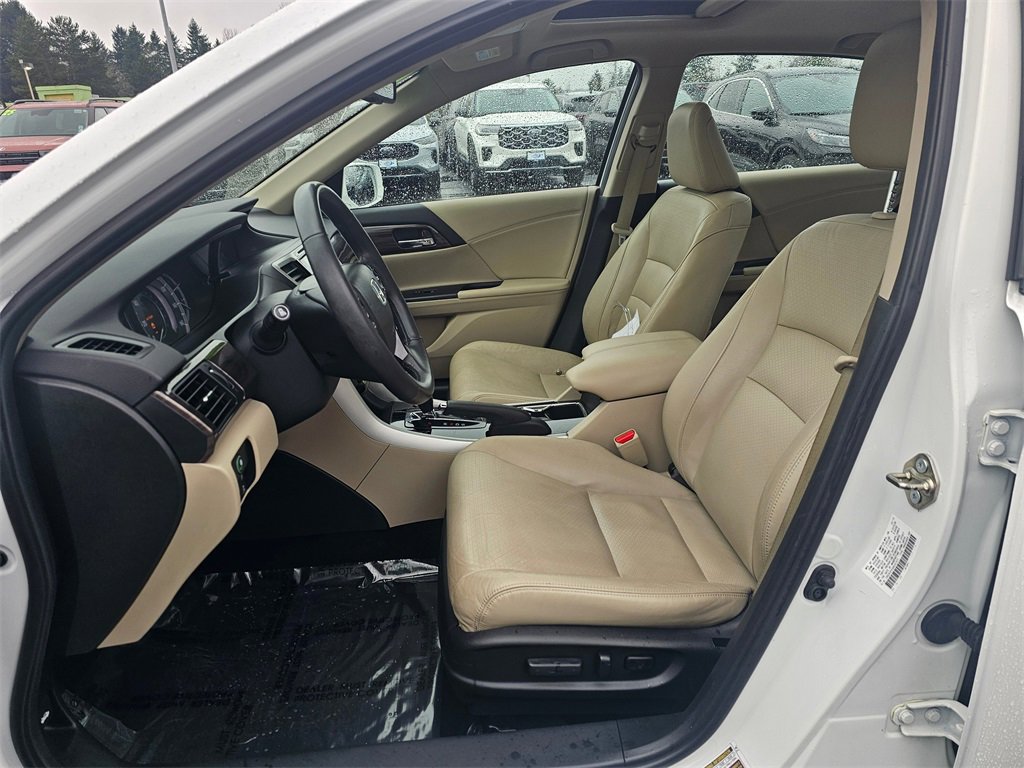 Used 2016 Honda Accord Touring image 19