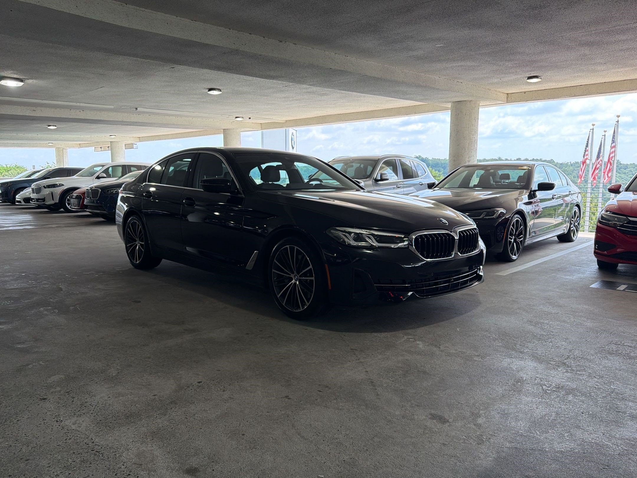 Used 2023 BMW 530i w/ Executive Package RWD image 5