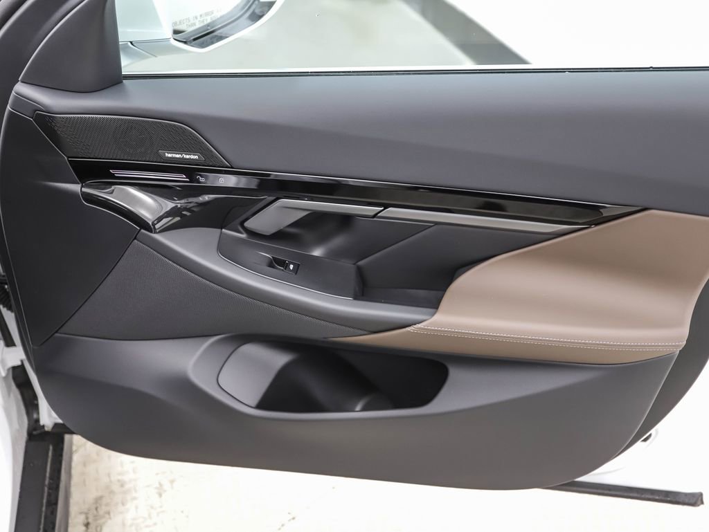 Certified 2025 BMW 530i xDrive w/ Premium Package image 27