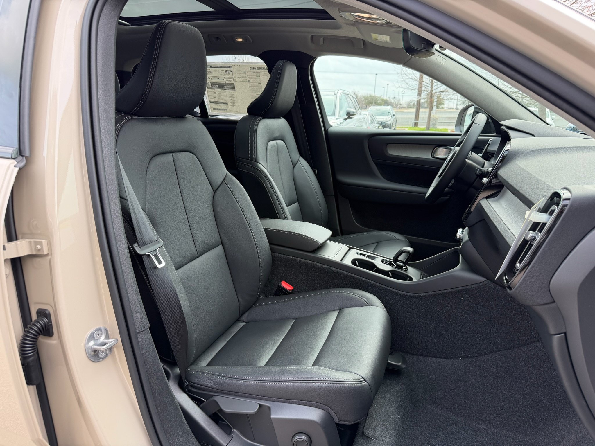 New 2026 Volvo XC40 B5 Core AWD/4WD image 8