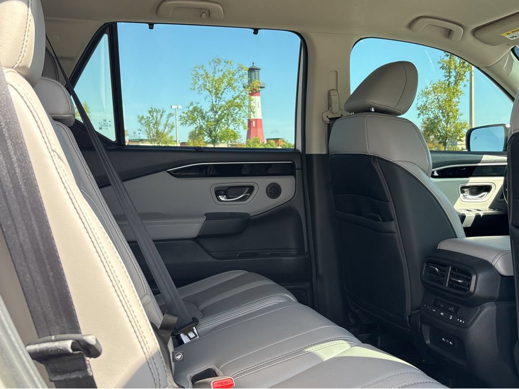 Used 2025 Honda Pilot EX-L image 24