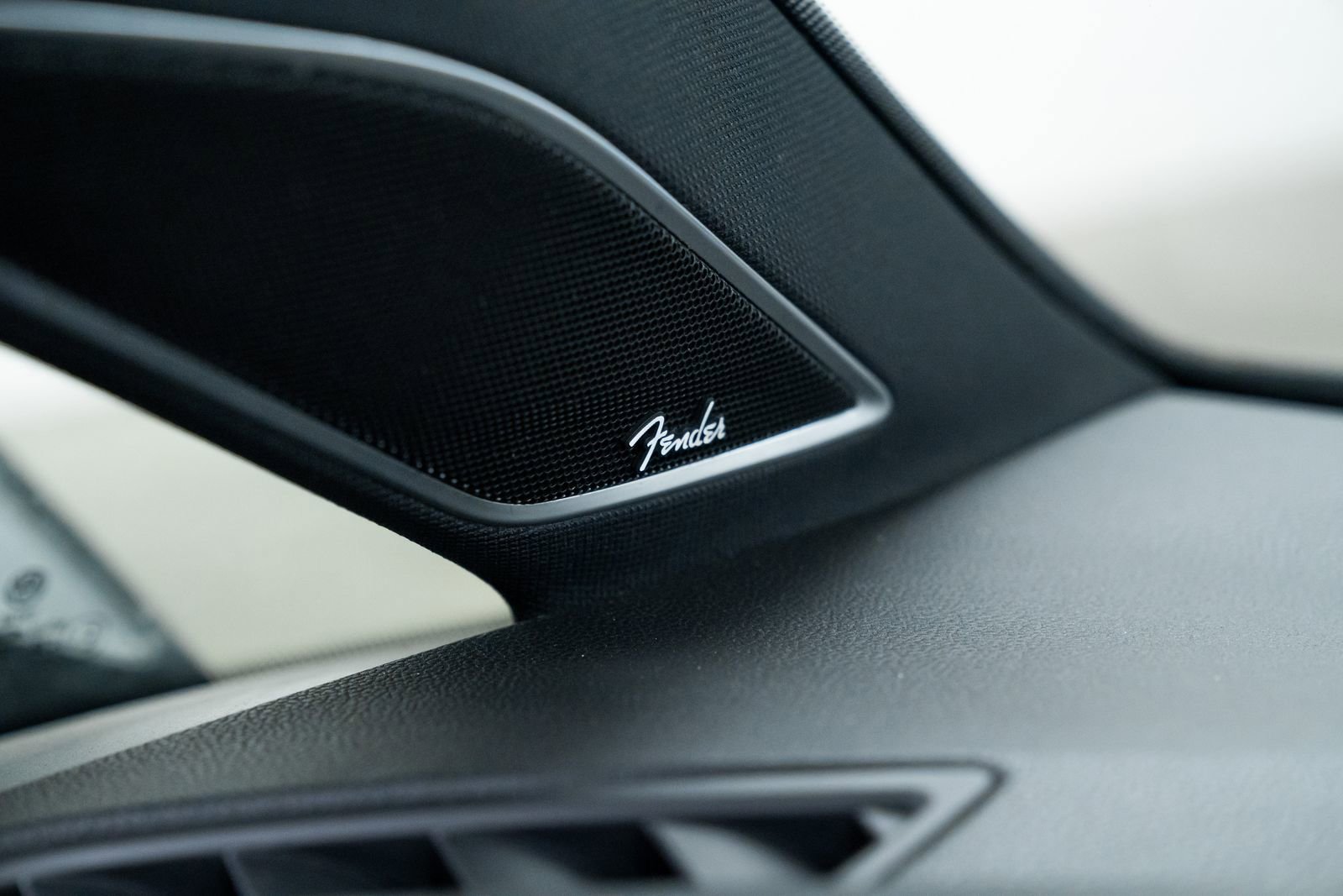 Used 2019 Volkswagen Golf R 4-Door image 15