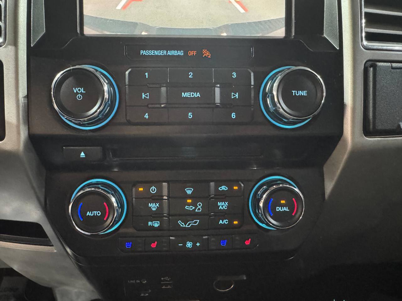 Used 2015 Ford F150 Lariat w/ Trailer Tow Package RWD image 28