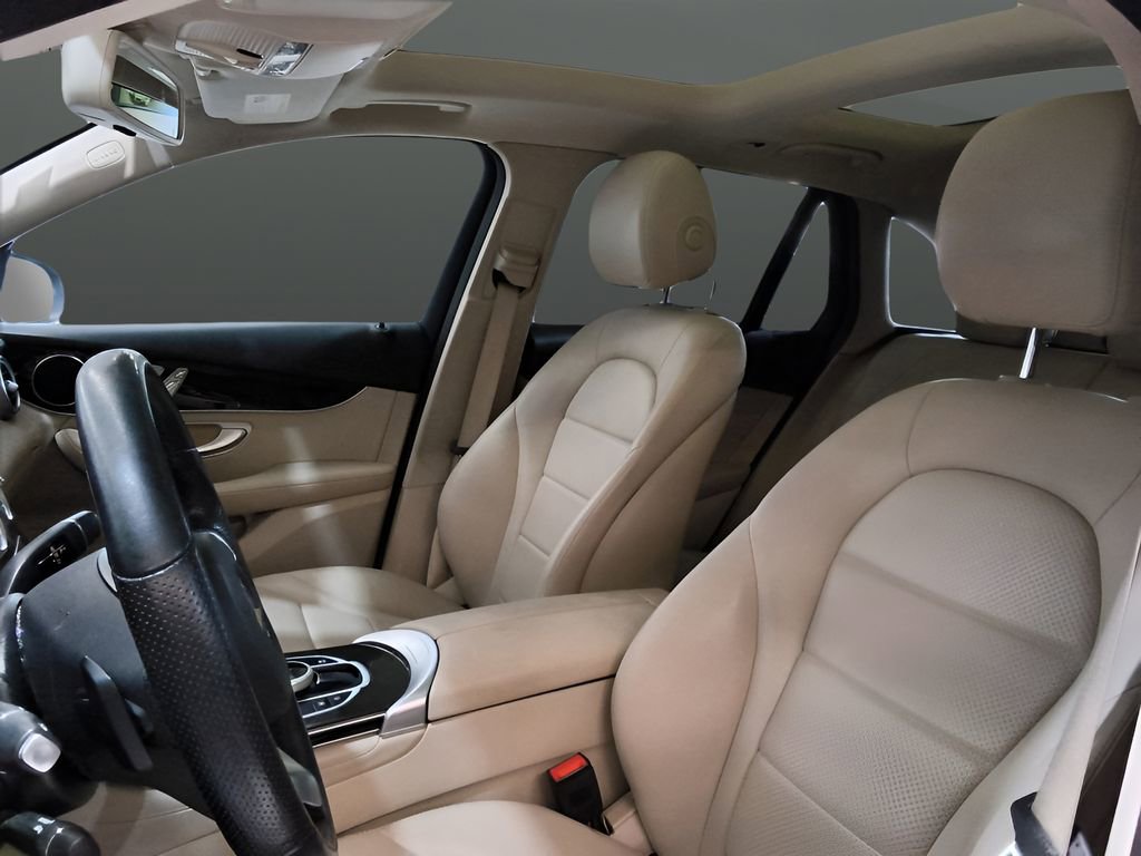 Used 2019 Mercedes-Benz GLC 300 4MATIC w/ Premium Package image 17