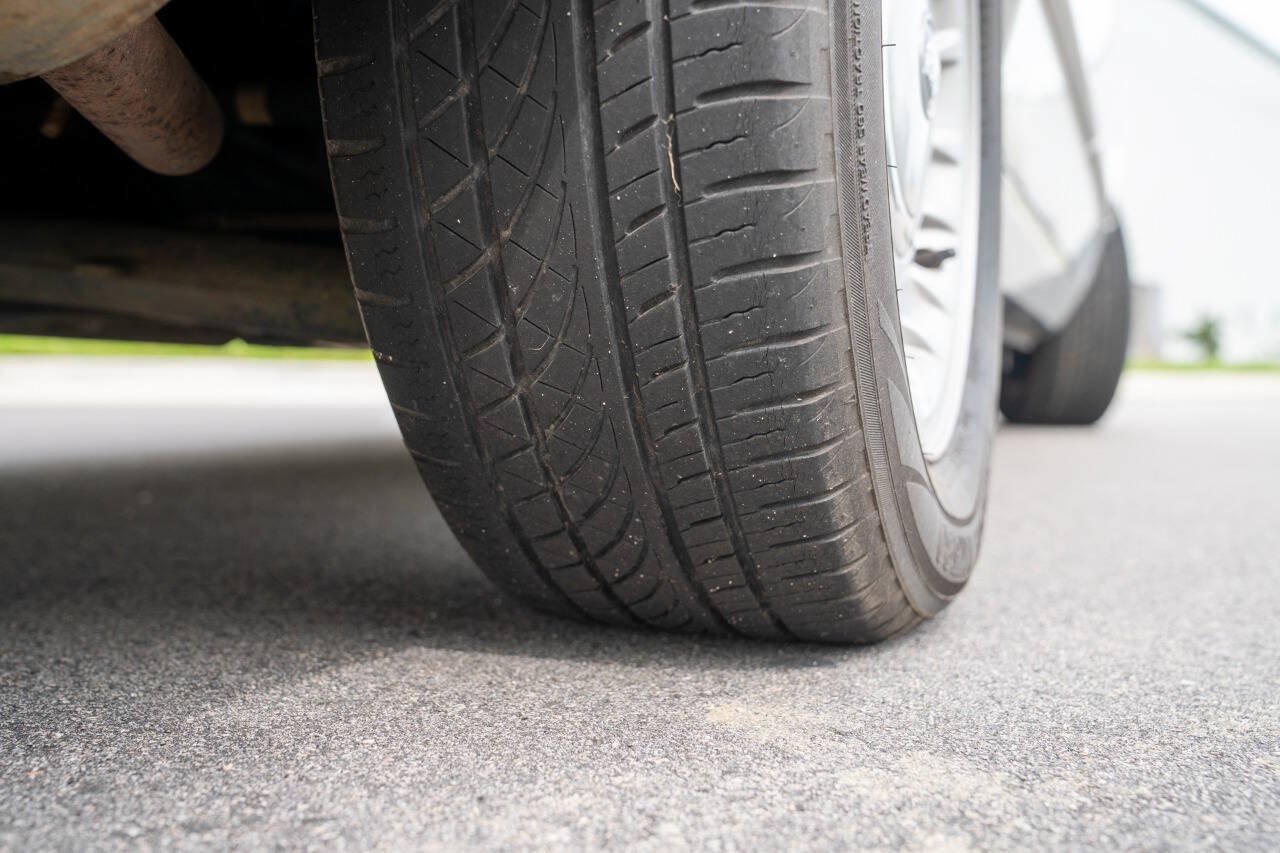 Used 1998 Jaguar XJ8 L RWD image 45