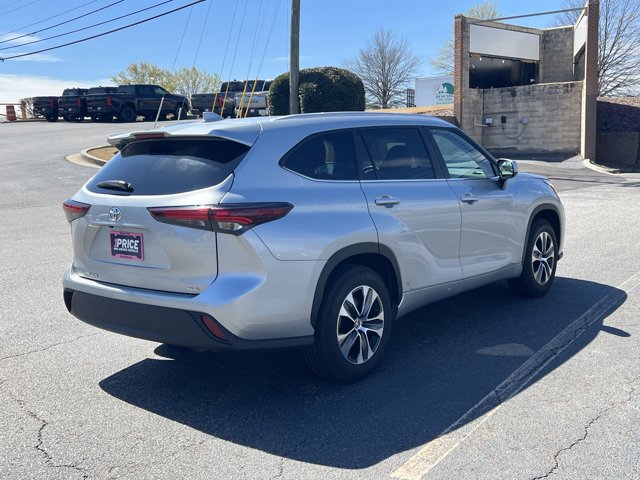 Certified 2025 Toyota Highlander XLE image 5