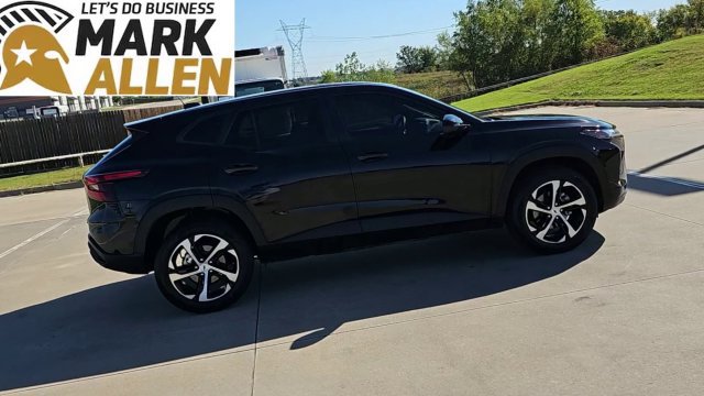 Used 2025 Chevrolet Trax RS w/ Sunroof Package FWD image 9