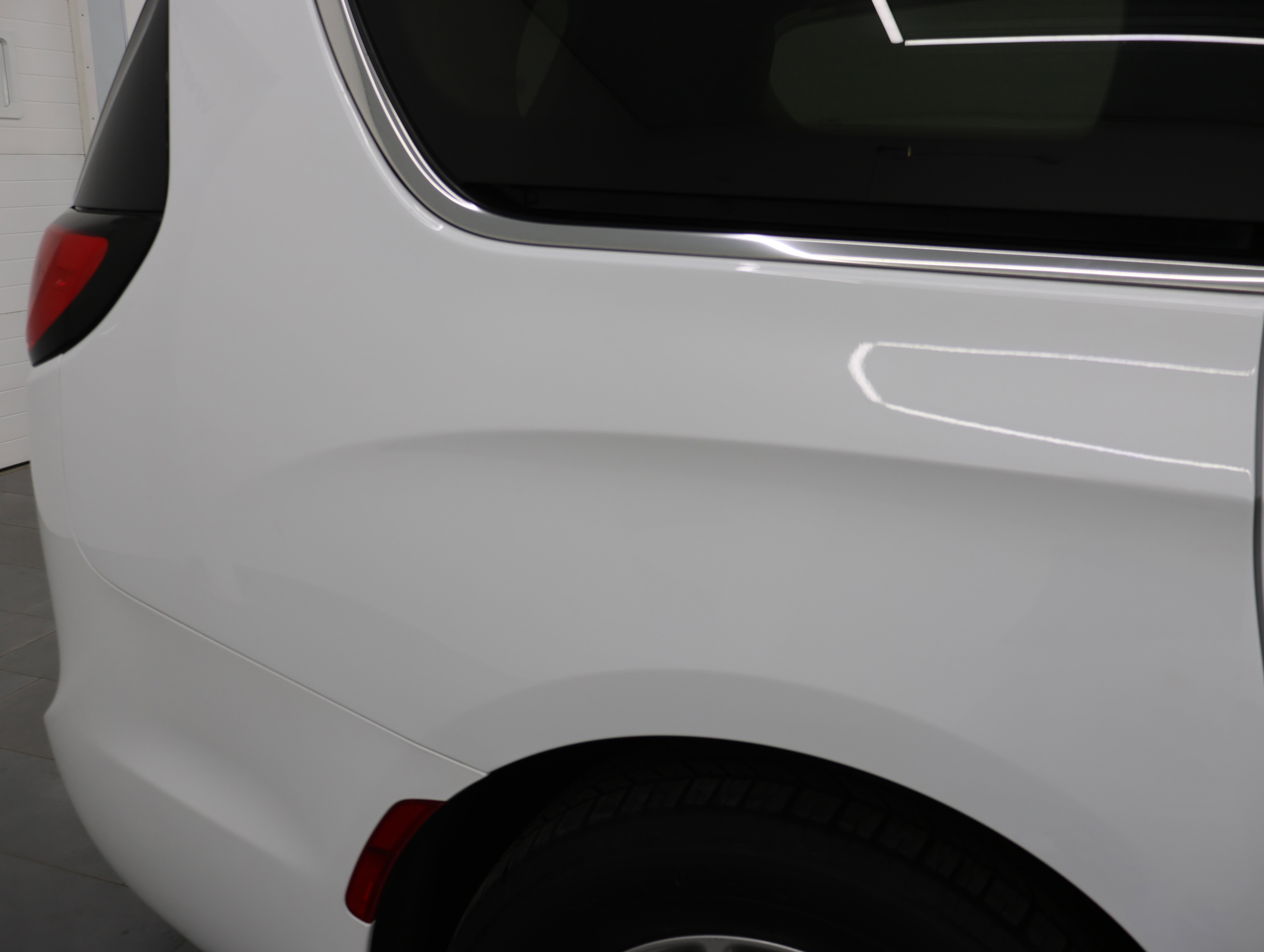 Used 2024 Chrysler Pacifica Touring-L FWD image 25