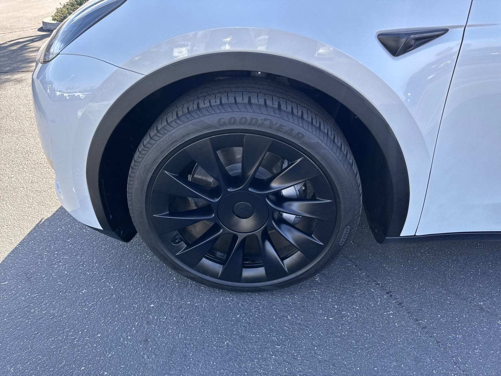 Used 2023 Tesla Model Y Long Range image 10