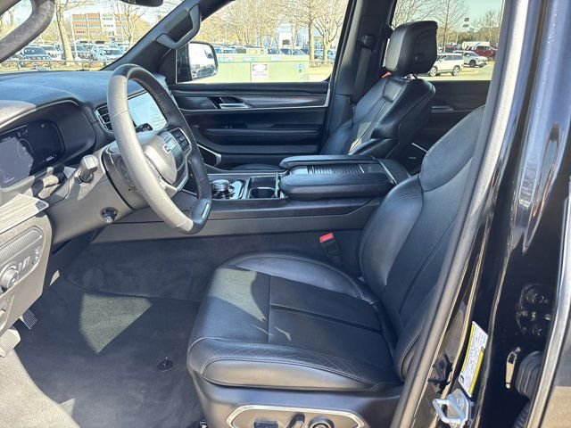 Used 2024 Jeep Wagoneer Series II w/ Flexible Seating Group image 16