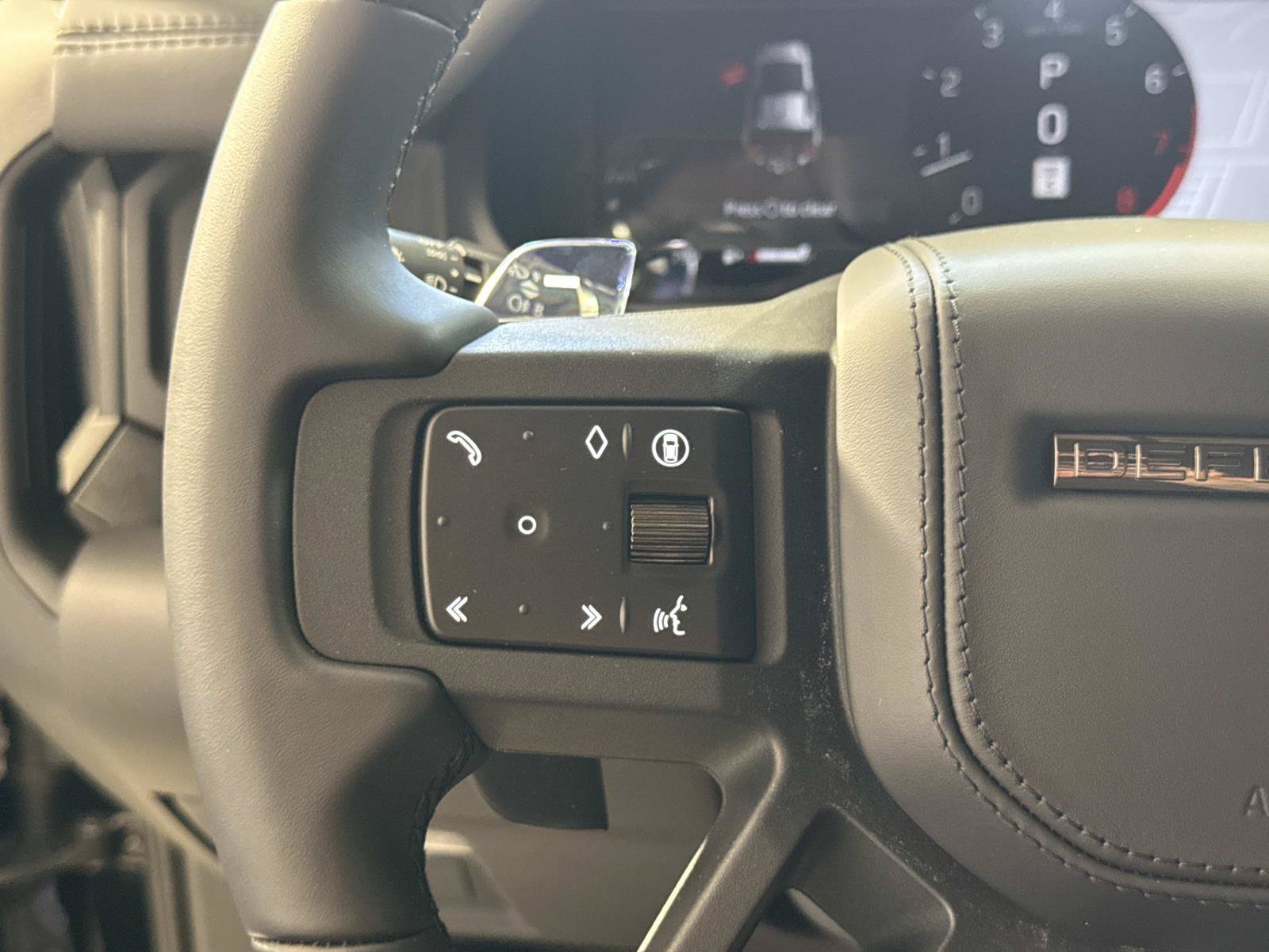 New 2026 Land Rover Defender 110 OCTA AWD/4WD image 32