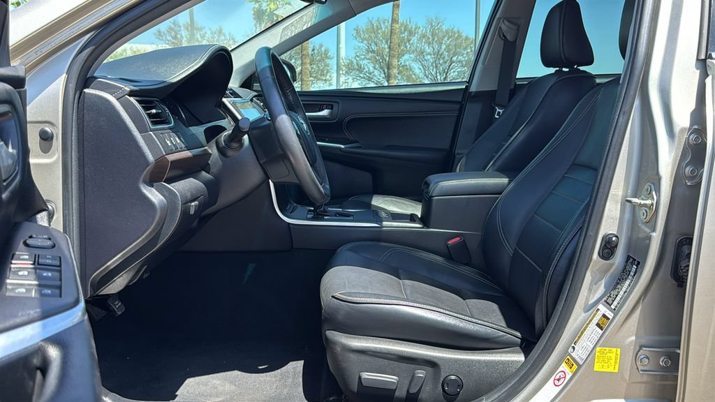 Used 2017 Toyota Camry XLE w/ Moonroof Package FWD image 21