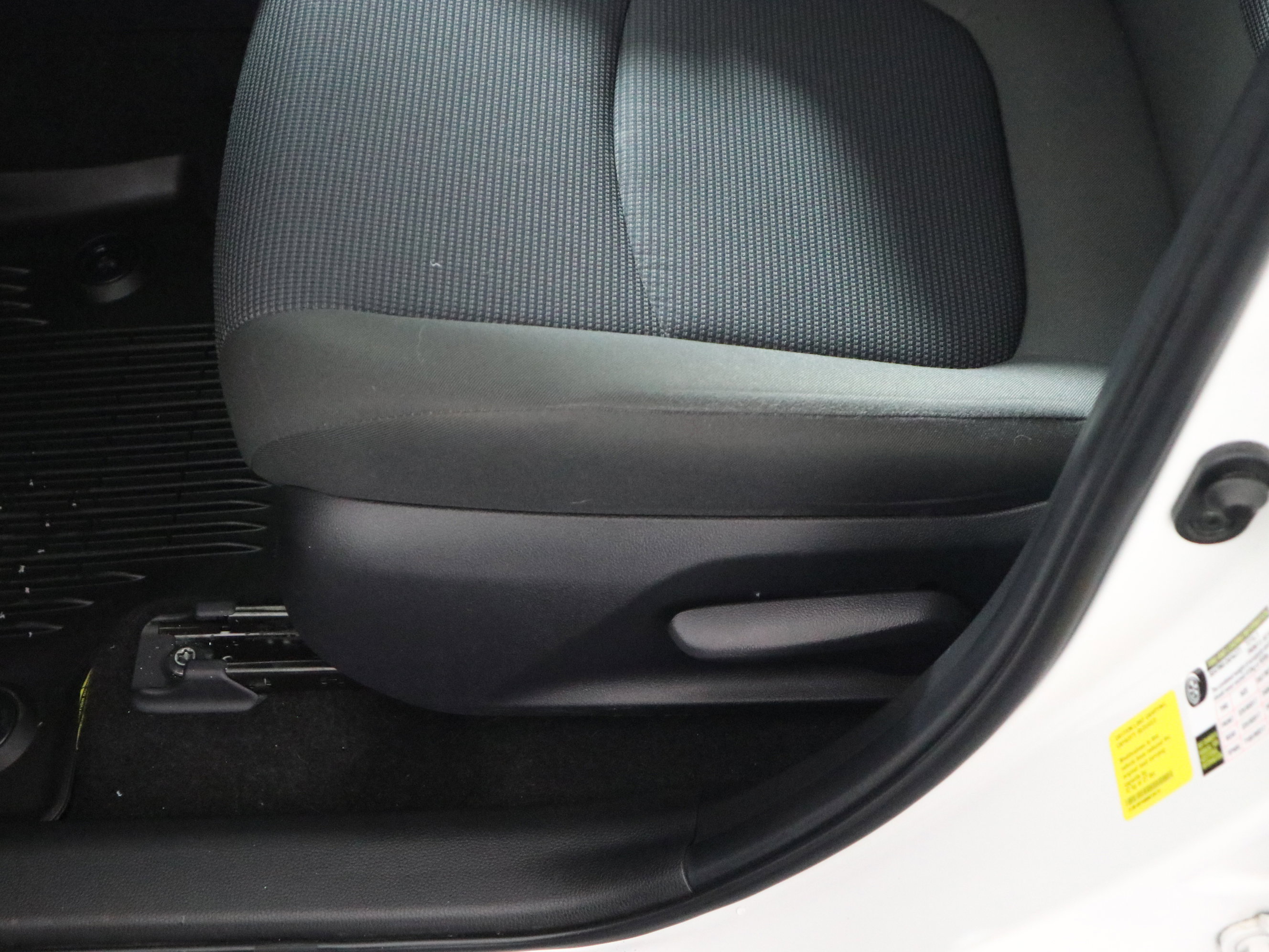 Used 2022 Toyota RAV4 LE image 21