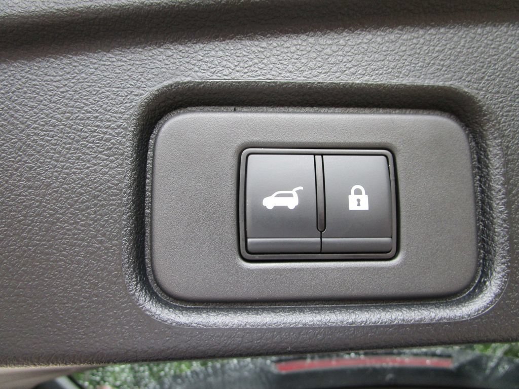 Used 2024 Nissan Pathfinder SL FWD image 12