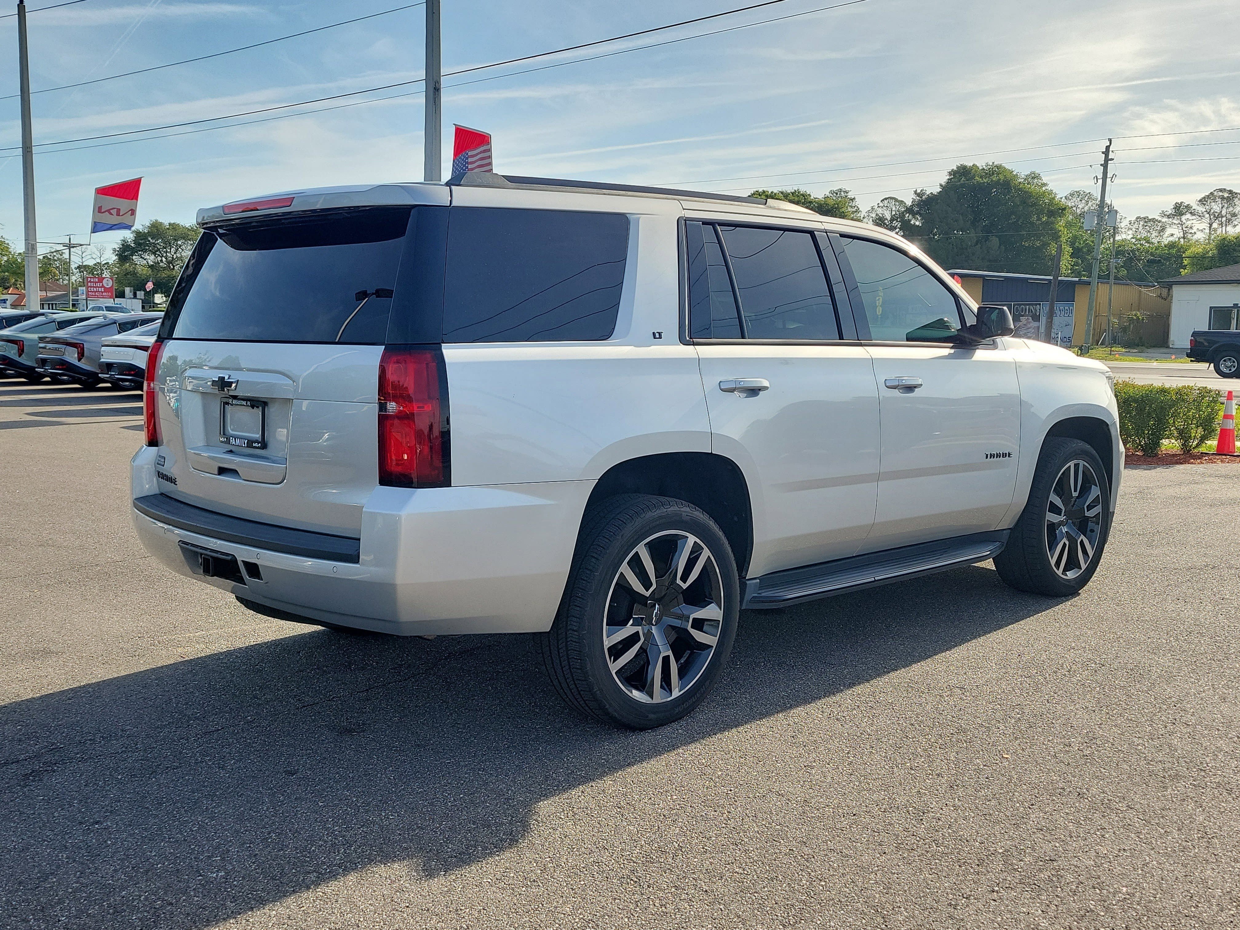 Used 2018 Chevrolet Tahoe LT w/ Luxury Package RWD image 6