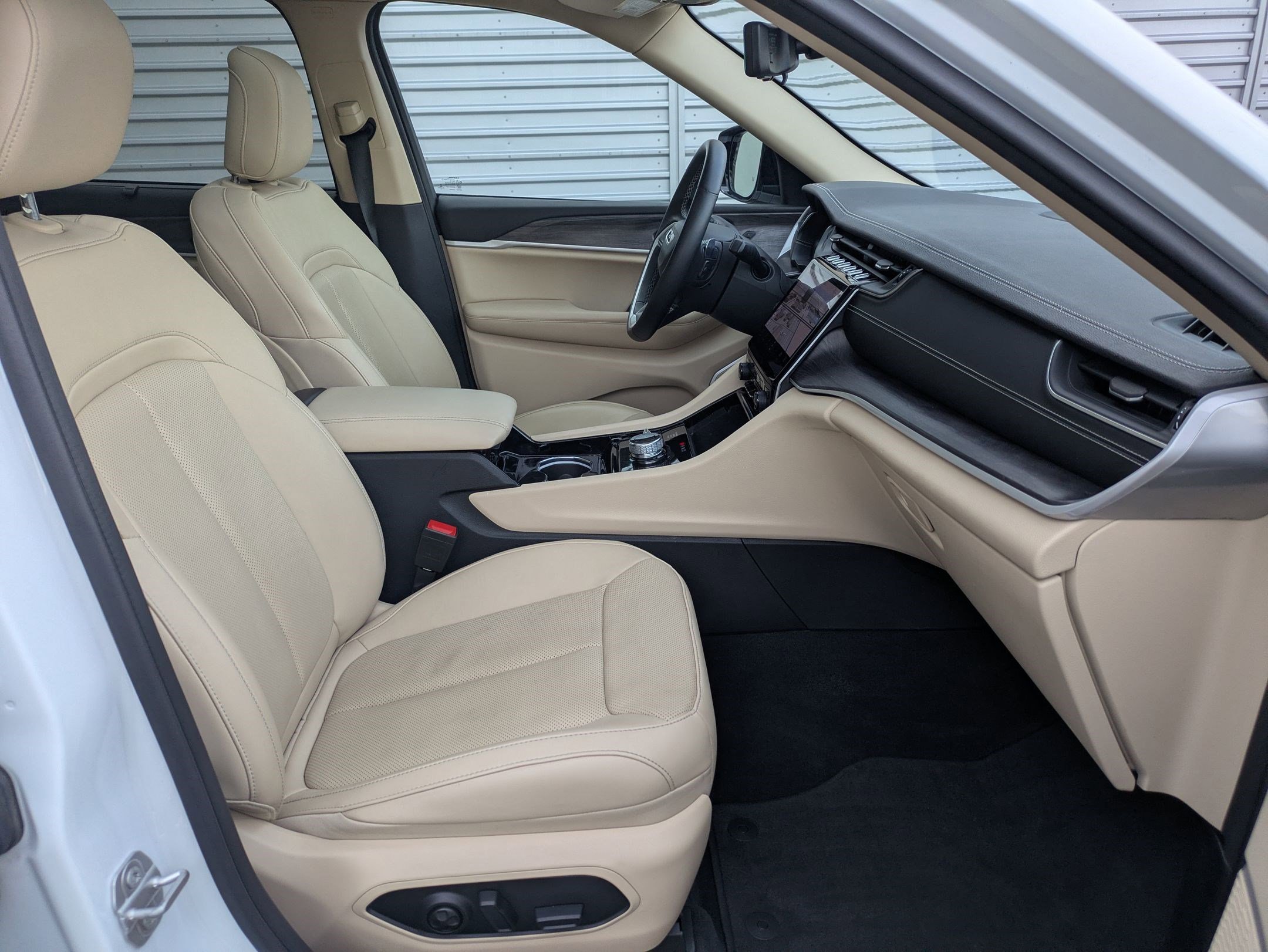 Used 2022 Jeep Grand Cherokee L Limited w/ Luxury Tech Group II image 34