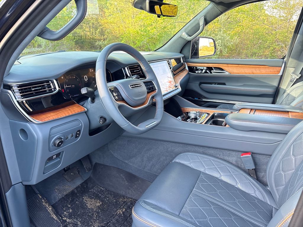 Used 2024 Jeep Grand Wagoneer Series III AWD/4WD image 3