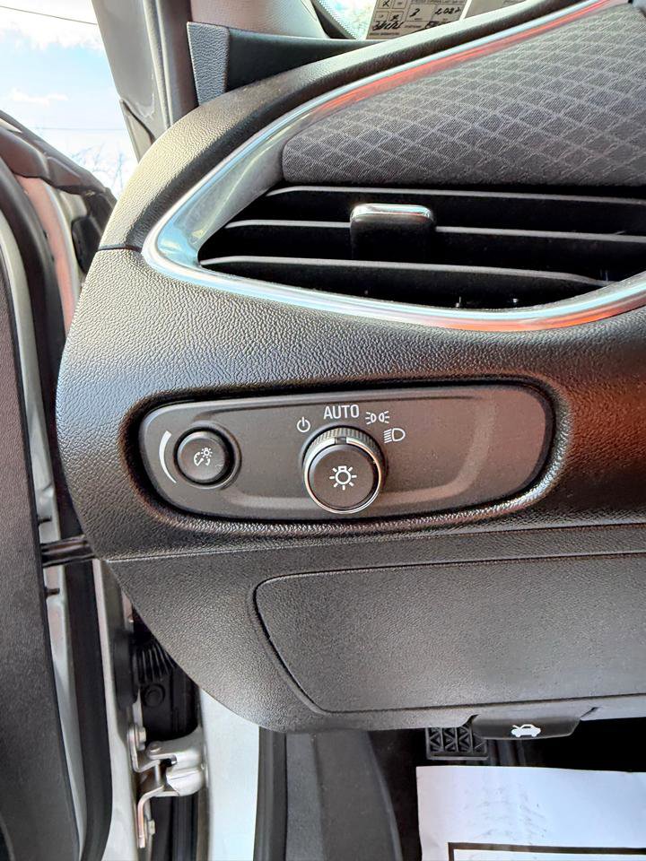 Used 2020 Chevrolet Malibu LT image 14