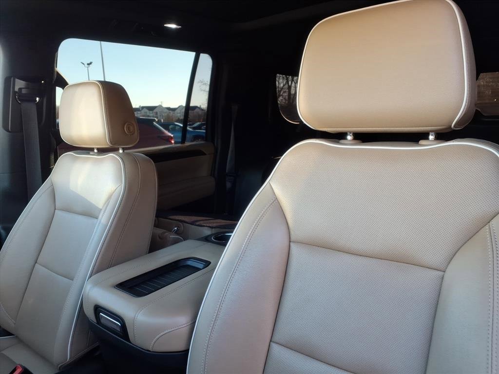 Used 2021 Chevrolet Suburban Premier image 11