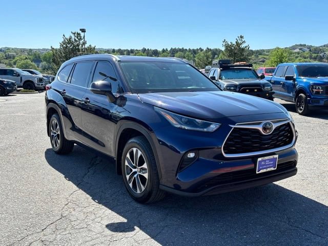 Used 2021 Toyota Highlander XLE AWD/4WD image 8