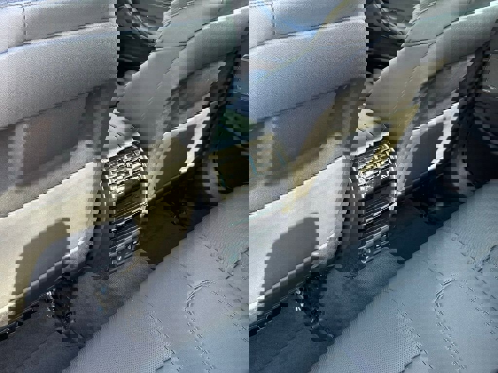 Used 2023 BMW 530e image 27