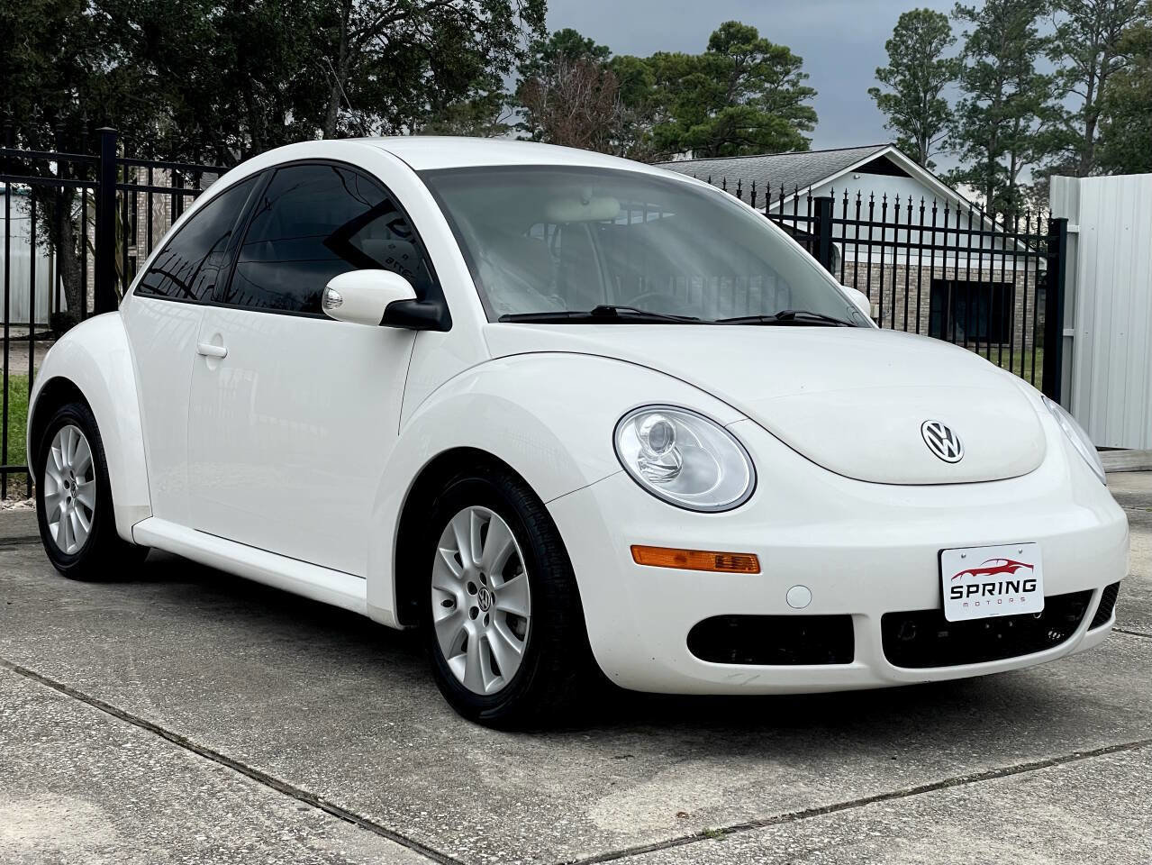 Used 2009 Volkswagen Beetle Base 2dr Coupe 5M image 3